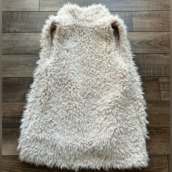 Faux Fur Vest Ashley by 26 International Women’s Large - Picture 5 of 7